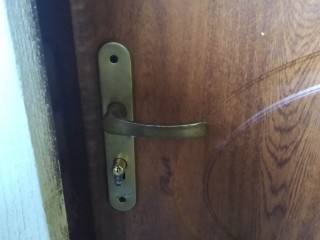 Wymiana wkładki zamka w drzwiach 