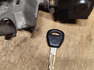 Wytarty klucz do samochodu