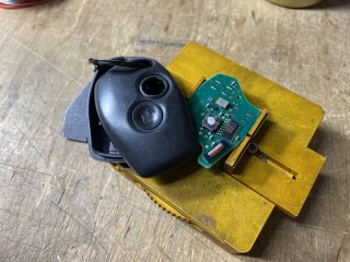 Brak zamykania pilot Renault