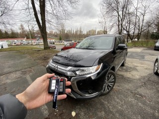 Dorobienie klucza keyless Mitsubishi Outlander 2020 USA