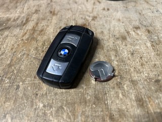 Wymiana akumulatora w kluczach BMW – szybko i profesjonalnie!