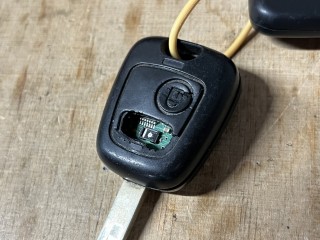 Naprawa uszkodzonego klucza – nowa obudowa i microswitch