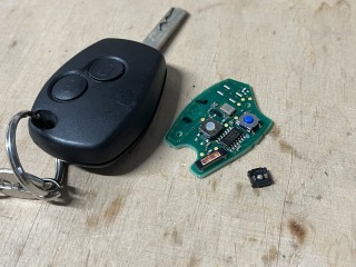 Wymiana microswitcha w pilocie samochodowym 