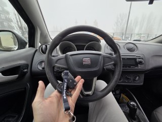 Awaryjne otwarcie i dorobienie klucza z pilotem do Seata Ibizy 2010 – kolejna udana realizacja!