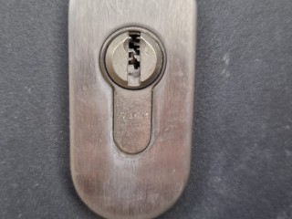 ​Zadbaj o bezpieczeństwo. Profesjonalna wymiana wkładek w Bielsku-Białej i okolicach