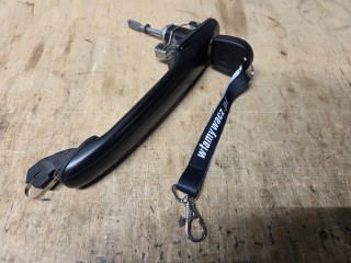 Dorabianie kluczy samochodowych na podstawie zamka