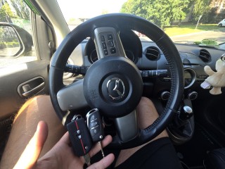 Dorobienie sprawnego klucza z pilotem Mazda 2