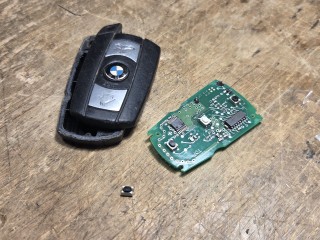 Wymiana microswitchy w pilotach BMW