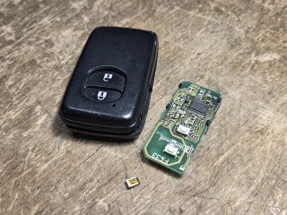 Wymiana microswitch w pilocie keyless Toyota