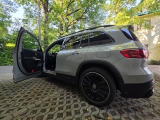 Awaryjne otwarcie Mercedes GLB 2026