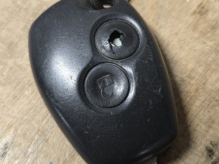 Zużyta obudowa klucza może uszkodzić elektronikę!