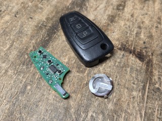 Wymiana akumulatora w pilocie Ford Transit