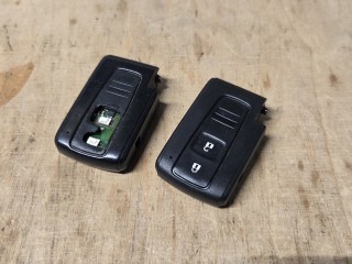 Wymiana obudowy pilota Toyota Corolla Verso / Prius