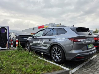 Awaryjne otwarcie samochodu Tesla Model Y