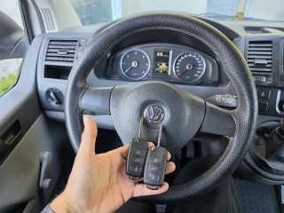 Dorobienie dwóch kompletnych kluczy od zera do Volkswagen Transporter T5