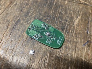 Jeden mały element, a pilot znów działa. Wymiana microswitcha w kluczu samochodowym